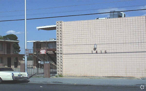 Building Photo - 20 UNIT FULLY REHABBED APARTMENTS