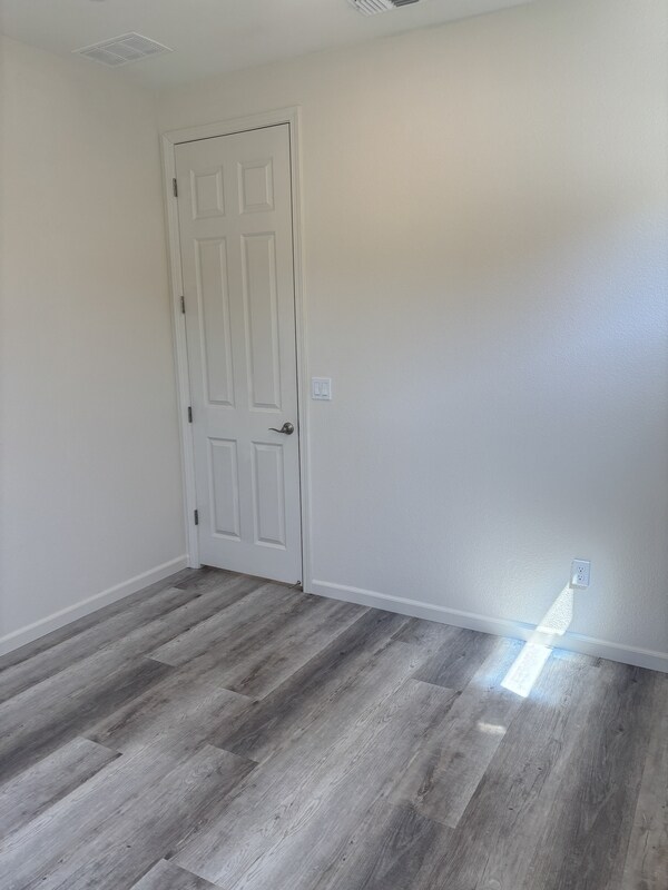 Building Photo - 5558 Kennedy Pl