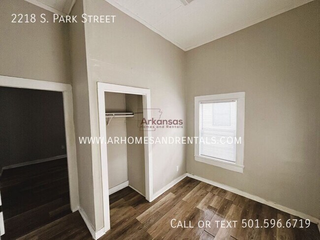 Building Photo - 2218 S Park St