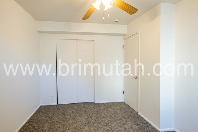 Building Photo - 2241 E Laney Ave