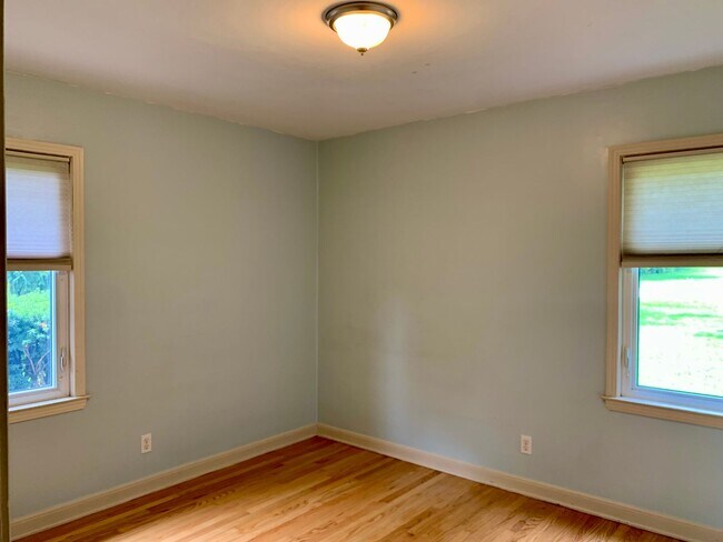 Building Photo - 14865 Pershing Dr