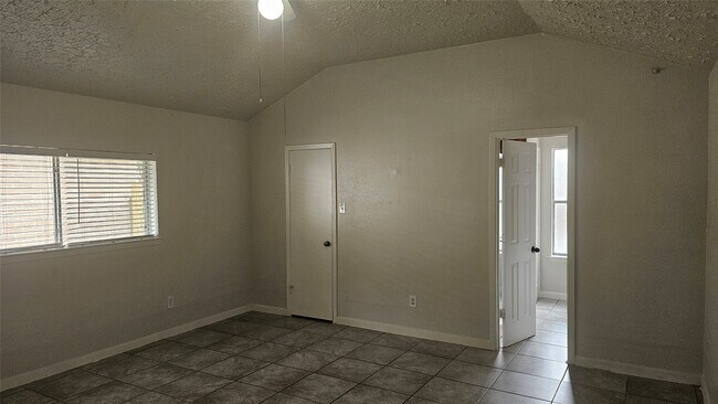 Building Photo - 2610 Strait Ln