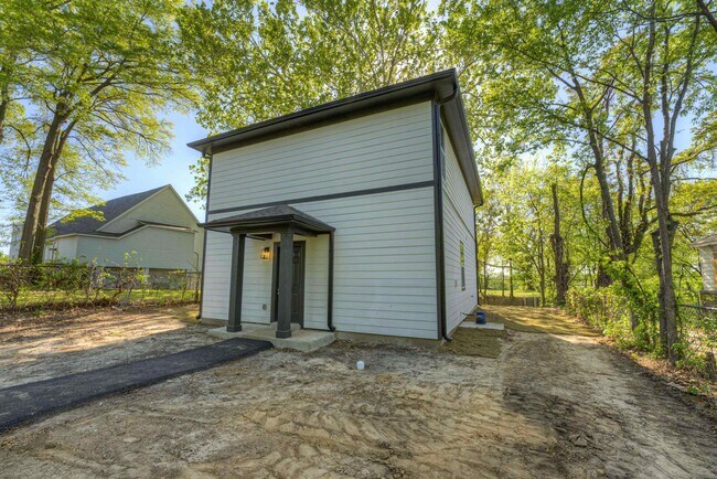 Building Photo - 903 Orphanage Ave