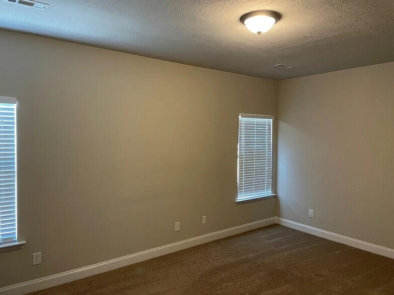Building Photo - 8080 Cozy Knl