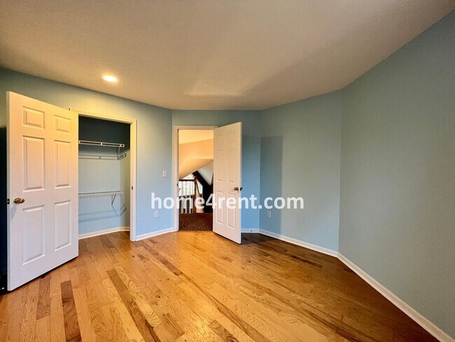 Building Photo - Beautiful Four Bedroom Home in Blue Valley...