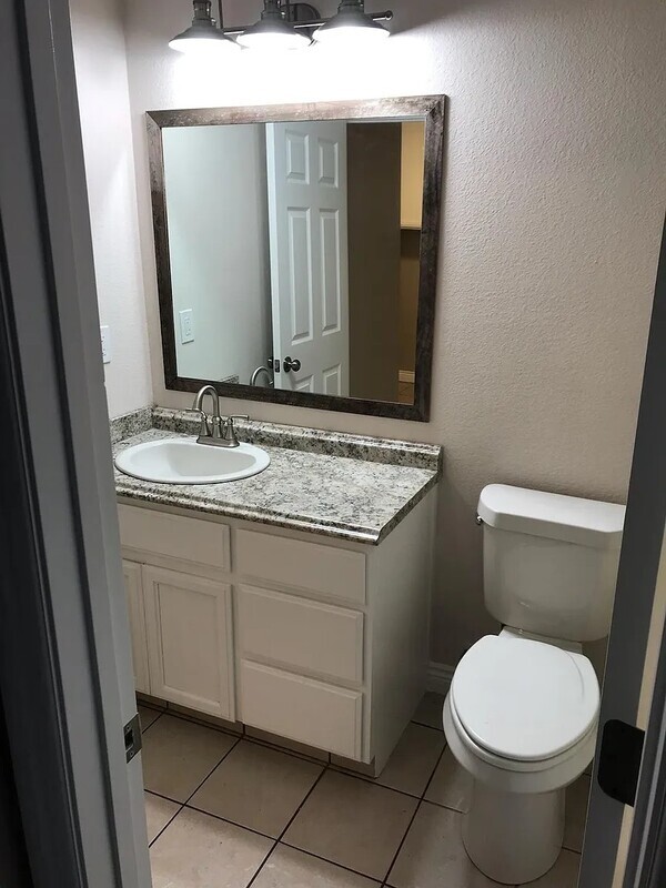 Building Photo - 1055 Vermont Ave