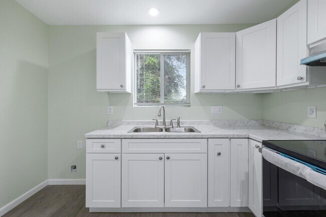 Building Photo - 15452 Romar St
