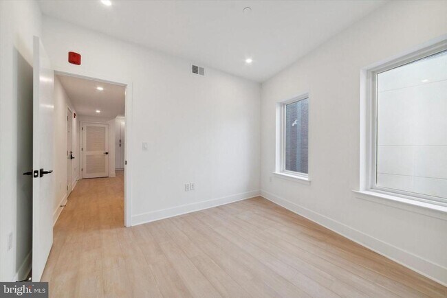 Building Photo - 2157 E Lehigh Ave
