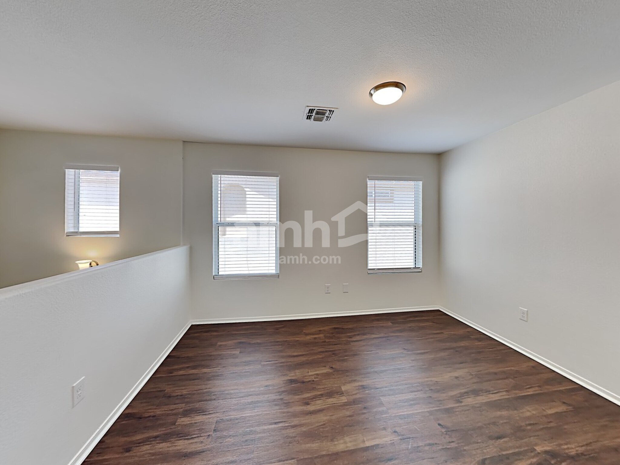 Building Photo - 562 W Paseo Celestial