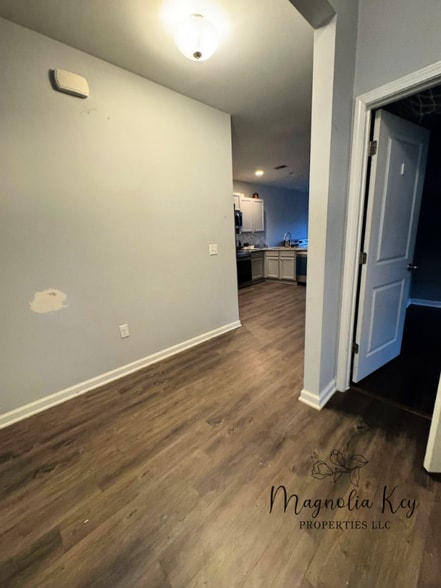 Building Photo - 599 Hay Hill Ln