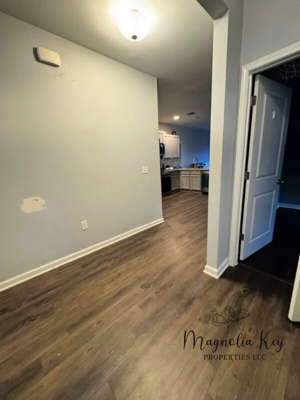 Building Photo - 599 Hay Hill Ln