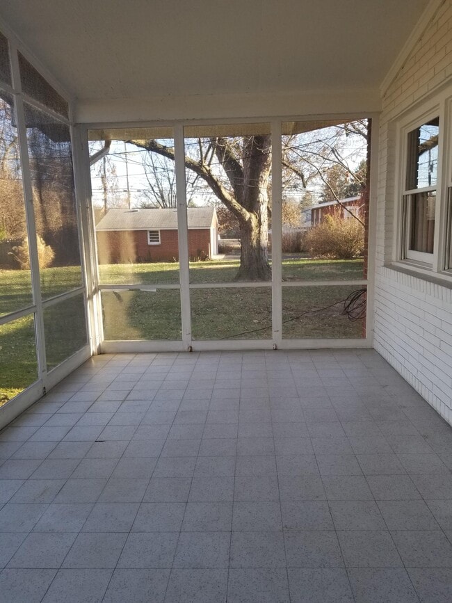 Building Photo - 1305 Abbeywood Rd