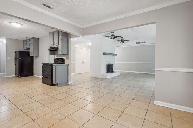 Building Photo - Exquisite Elegance at 2173 Martin Way: Unv...