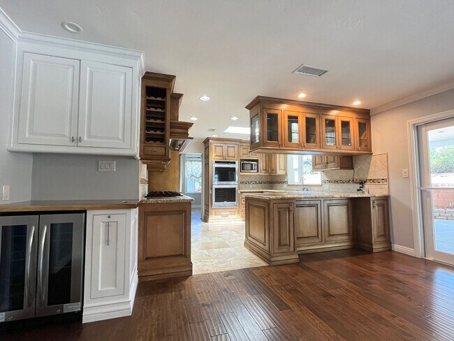 Building Photo - 2085 Warmlands Ave