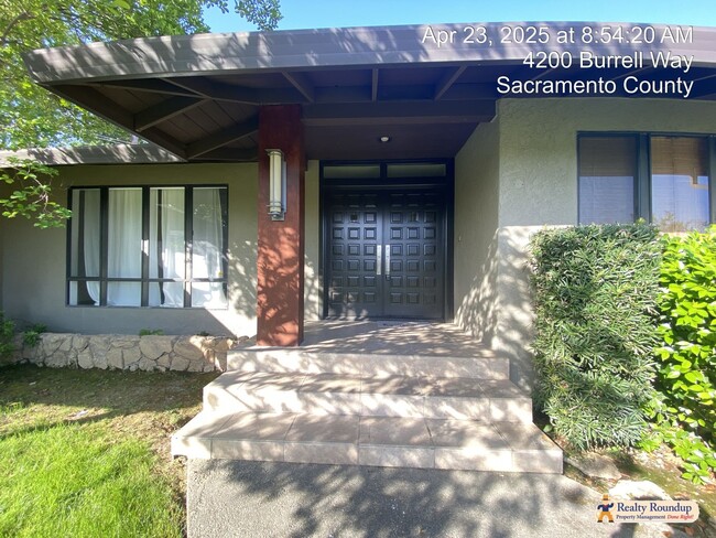 Primary Photo - Sprawling Ranch with Open Floorplan & Exce...