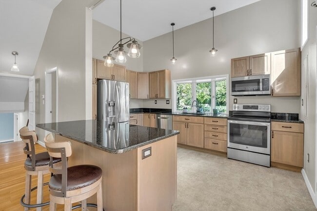 Building Photo - 606 Springs Rd