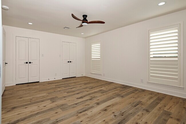 Building Photo - 15 Crinkleroot Ct