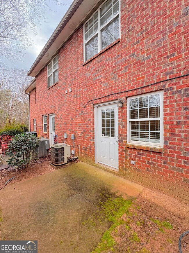 Building Photo - 460 S Barnett Shoals Rd