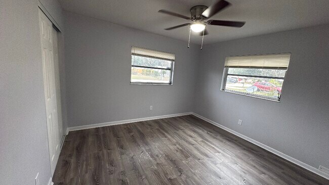 Building Photo - 2000 NE 50th Pl