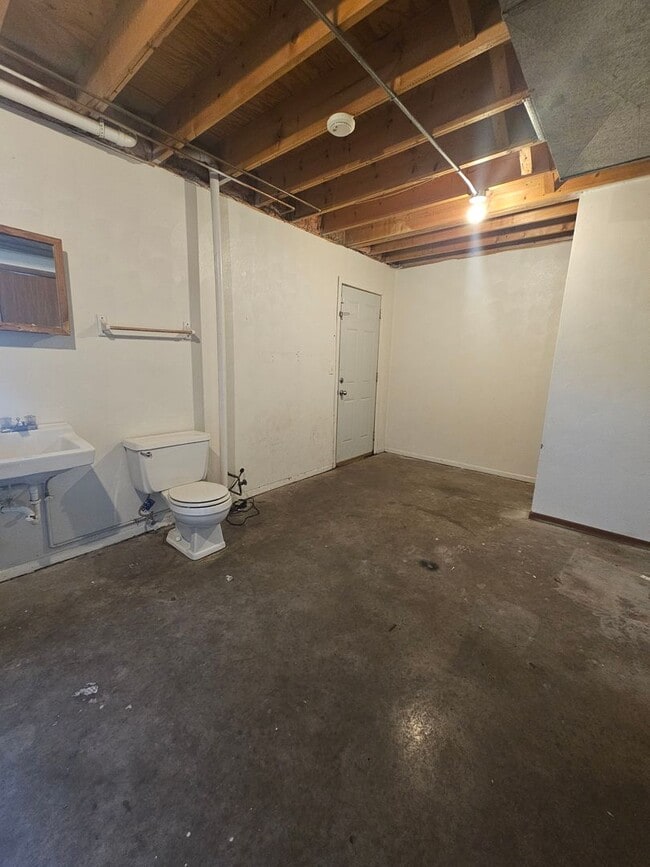 Building Photo - 754-756 W 61st St.