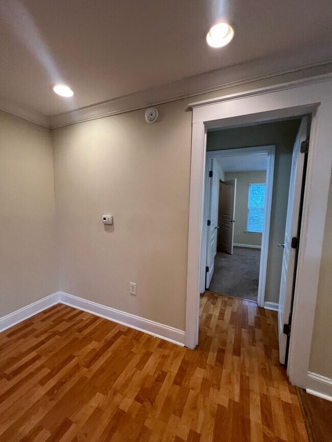 Building Photo - 15-1529 Gutleber