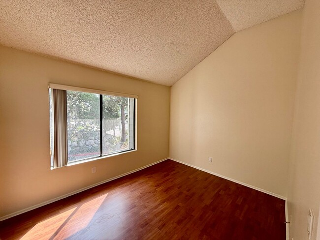 Building Photo - Central Camarillo Condo now Available