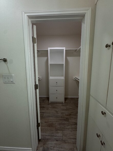 Building Photo - 2214 E Valley Cir