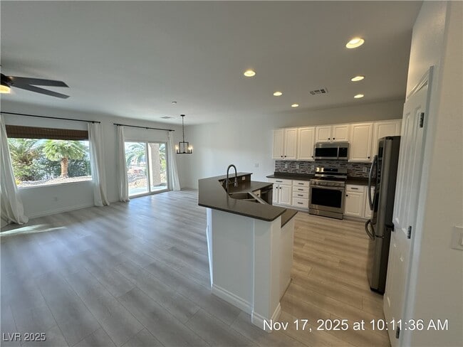 Building Photo - 2335 Meteor Shower St