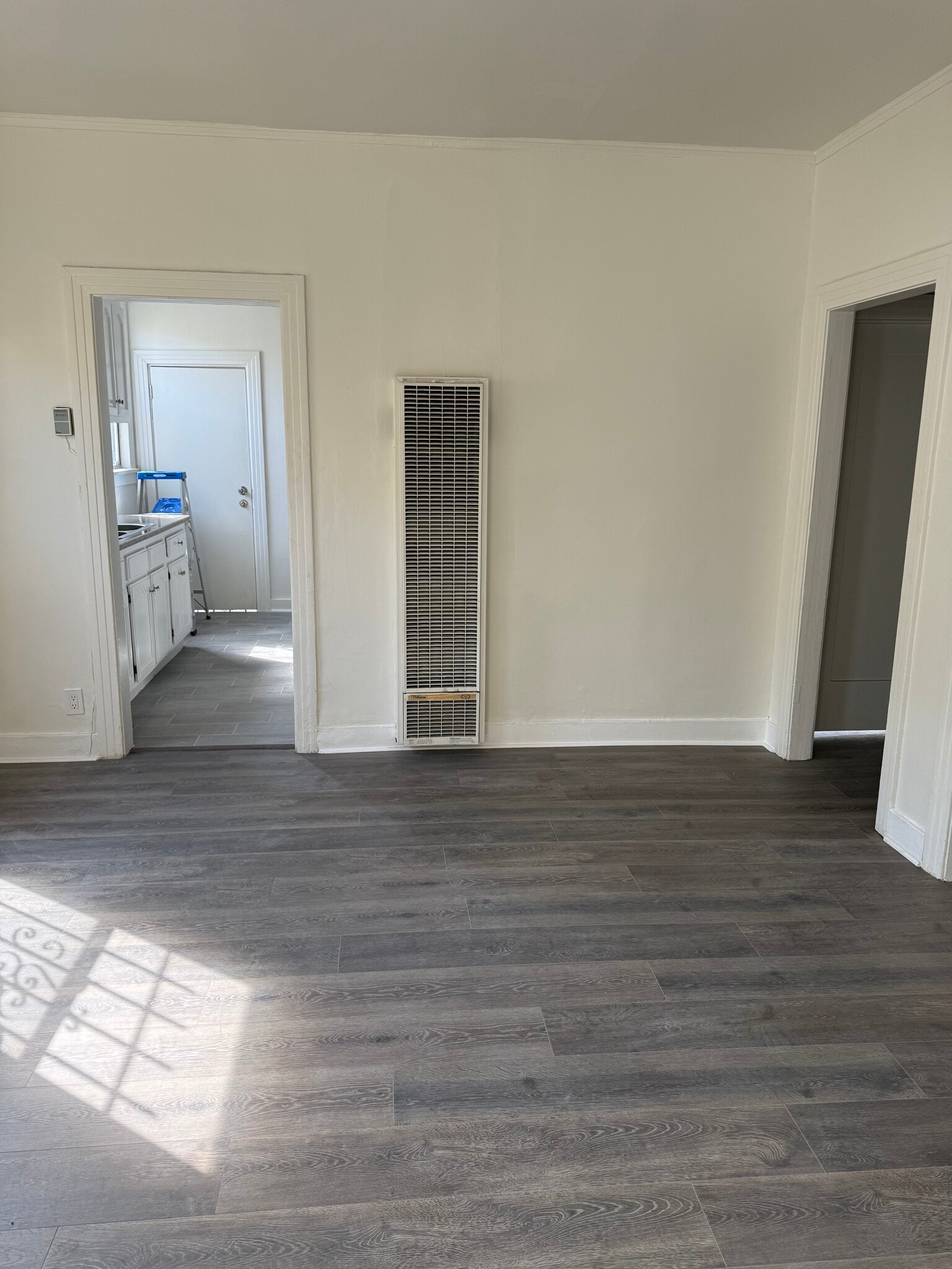 Building Photo - 2815 1/4 S Norton Ave