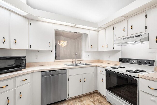 Building Photo - Oak Run Home For Rent!