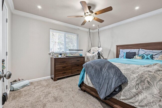 Building Photo - Madera Ranchos Home, 3BR/2BA, Built 1986 -...