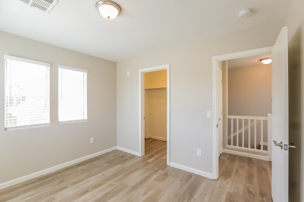 Building Photo - 7218 S 39th Dr