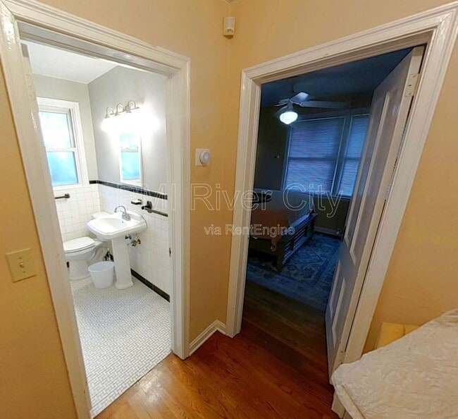 Building Photo - 1543 Peachtree Cir N