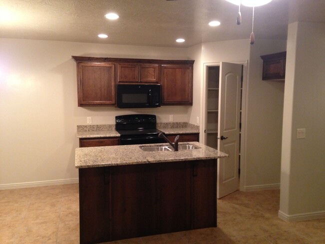 Building Photo - Cottage at Fossil Hills Townhome