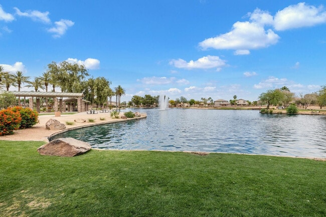 Building Photo - 42780 W Sunland Dr