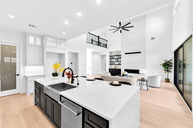 Building Photo - 10437 Milkweed Ct