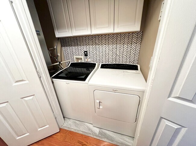 Building Photo - Short Term Rental Now Available!!