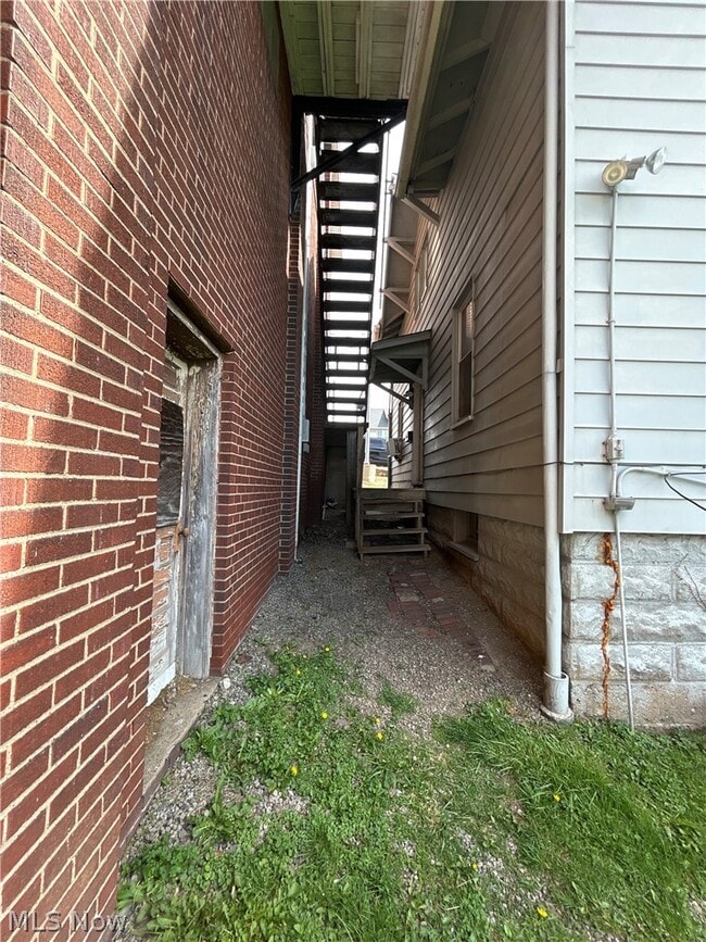 Building Photo - 2526 Sunset Blvd