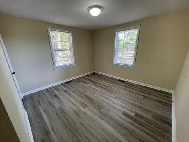 Building Photo - 3 Bedroom Brick Ranch near Armory / Martin...