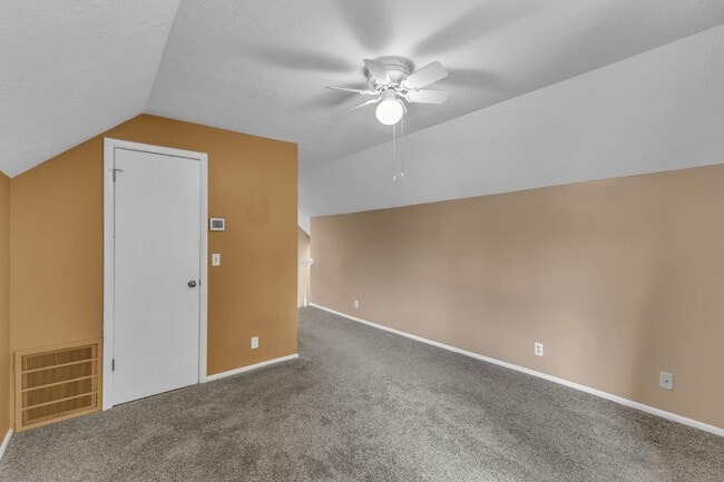 Building Photo - 951 E 700 S