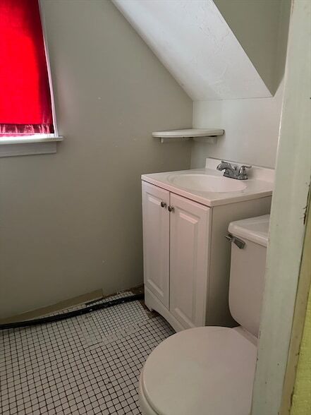 Building Photo - 22 Roundy St