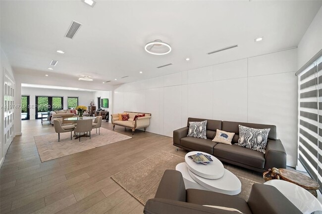 Building Photo - 1117 Alfonso Ave