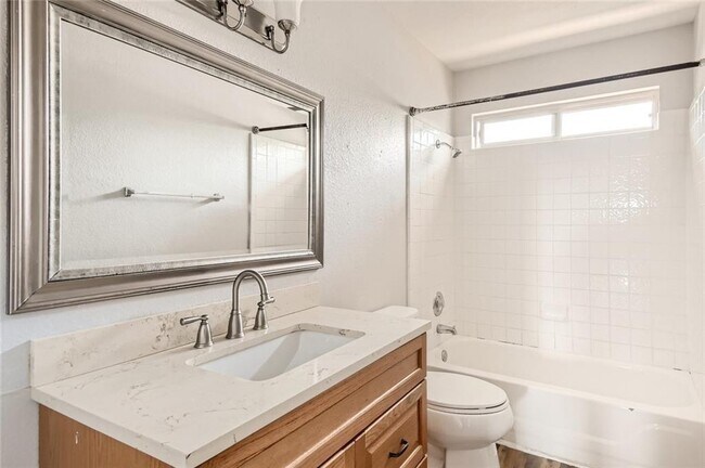 Building Photo - 1420 Quicksilver Cir