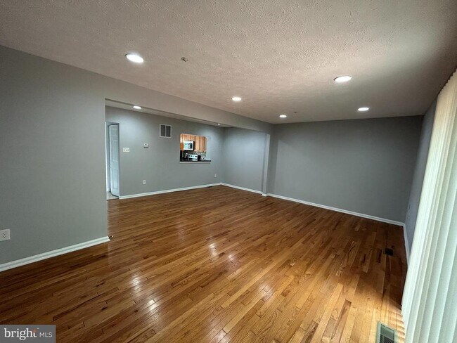 Building Photo - 17930 Cottonwood Terrace