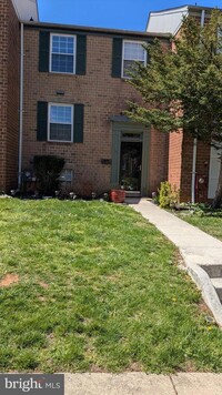 Building Photo - 10 Crotona Ct