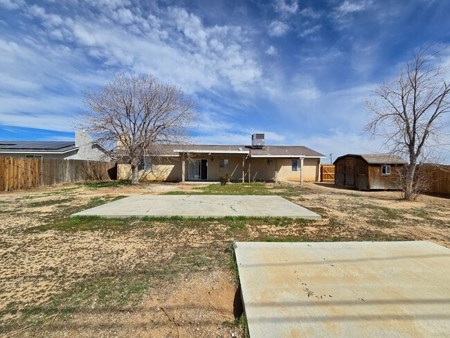 Building Photo - Beautifully Remodeled 3 Bedroom Home in California City!