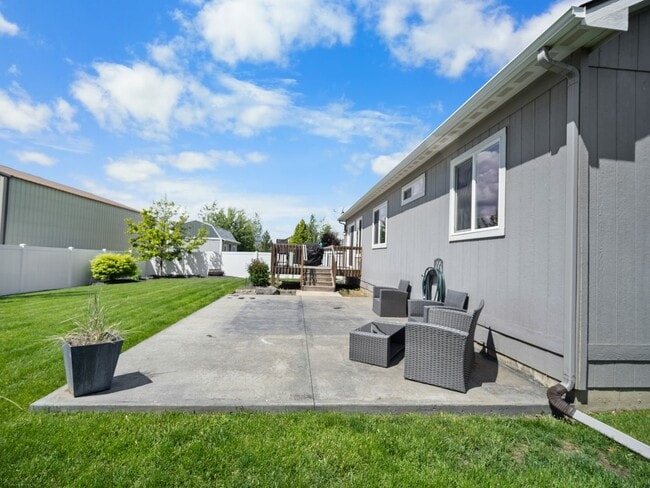 Building Photo - Beautiful home 5MILE/Big Yard & Garage (Furnished)