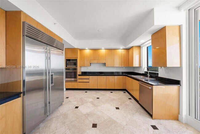 Building Photo - 789 Crandon Blvd