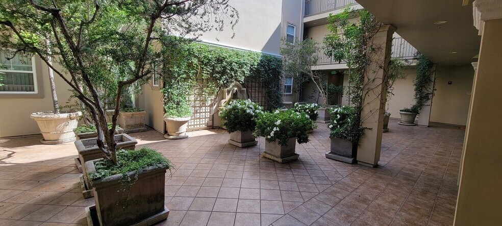 Building Photo - 1730 Colby Ave