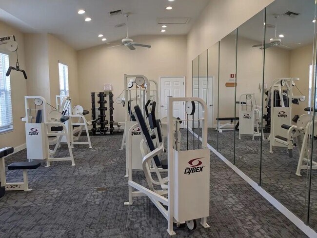 Building Photo - Exceptional Home Clean